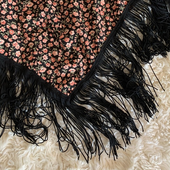 floral fringe kimono 🌷🌚 - Picture 4 of 13